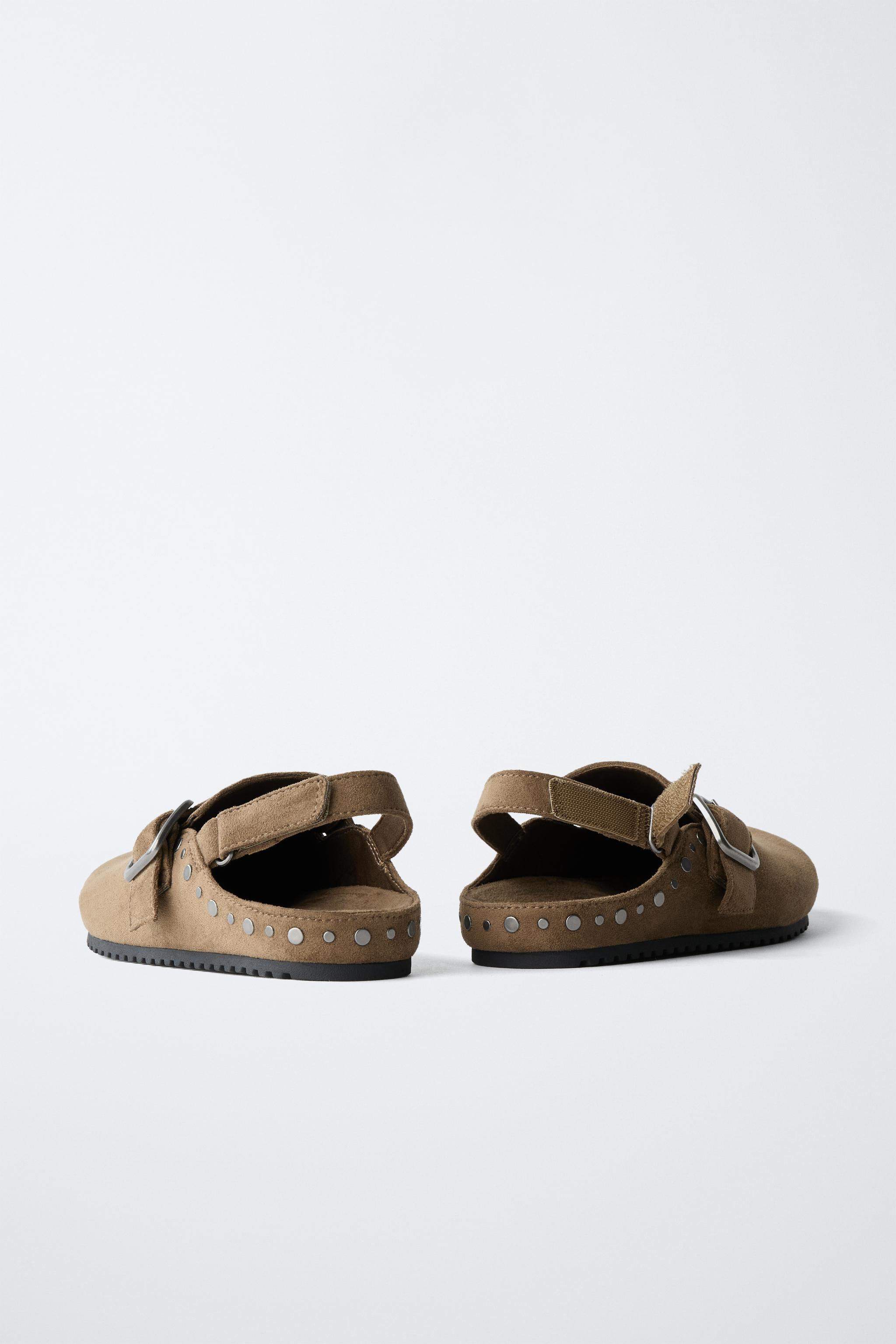 STUDDED CLOGS